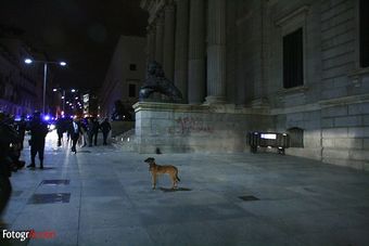 Pintada en el Congreso: "Abajo el régimen"