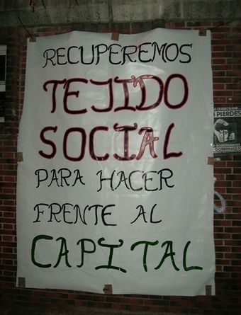 Cartel colocado en el exterior de "La Chispa", espacio recuperado por la Asamblea de Gamonal.