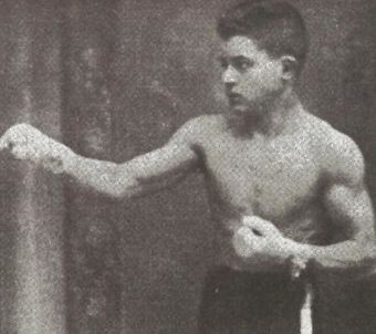 Pedro como profesional de boxeo en 1923