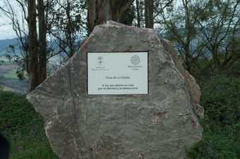 Fosa en el prado Canto La Piedra (La Garba)